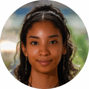 Headshot of Asia Yiu, Feld Repetiteur, smiling.