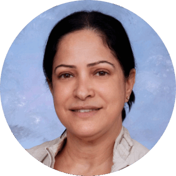 Headshot of Mariana Fernandez, Middle School Spanish teacher, smiling.